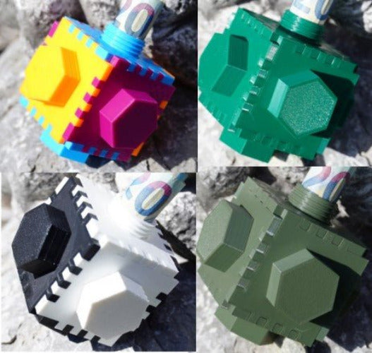 Fertig montierter Geldversteck-Würfel aus 3D-Druck mit Schraubkappen