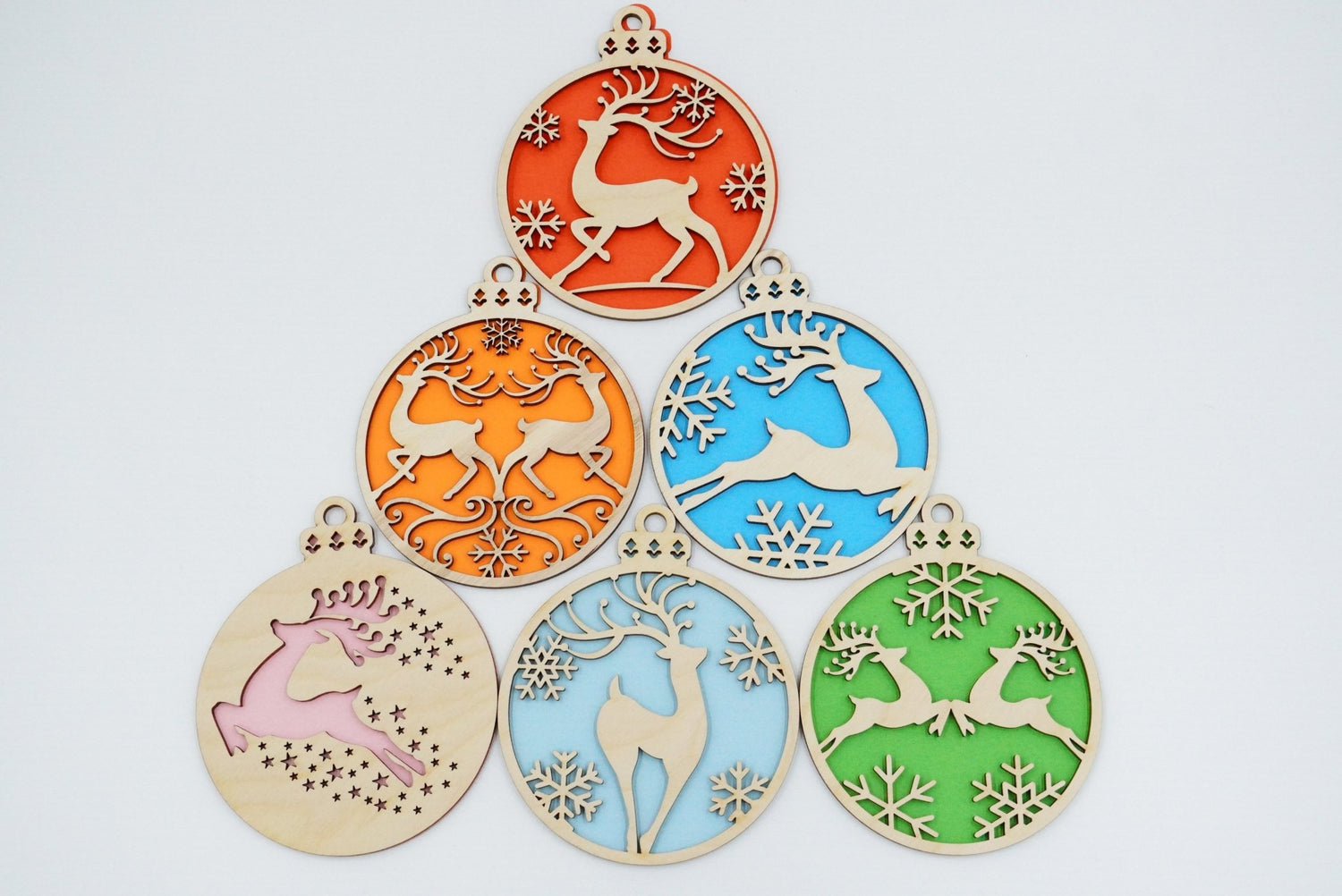 Weihnachtsdekoration Rentier aus Holz mit Lasergravur, gefertigt in Niederbayern