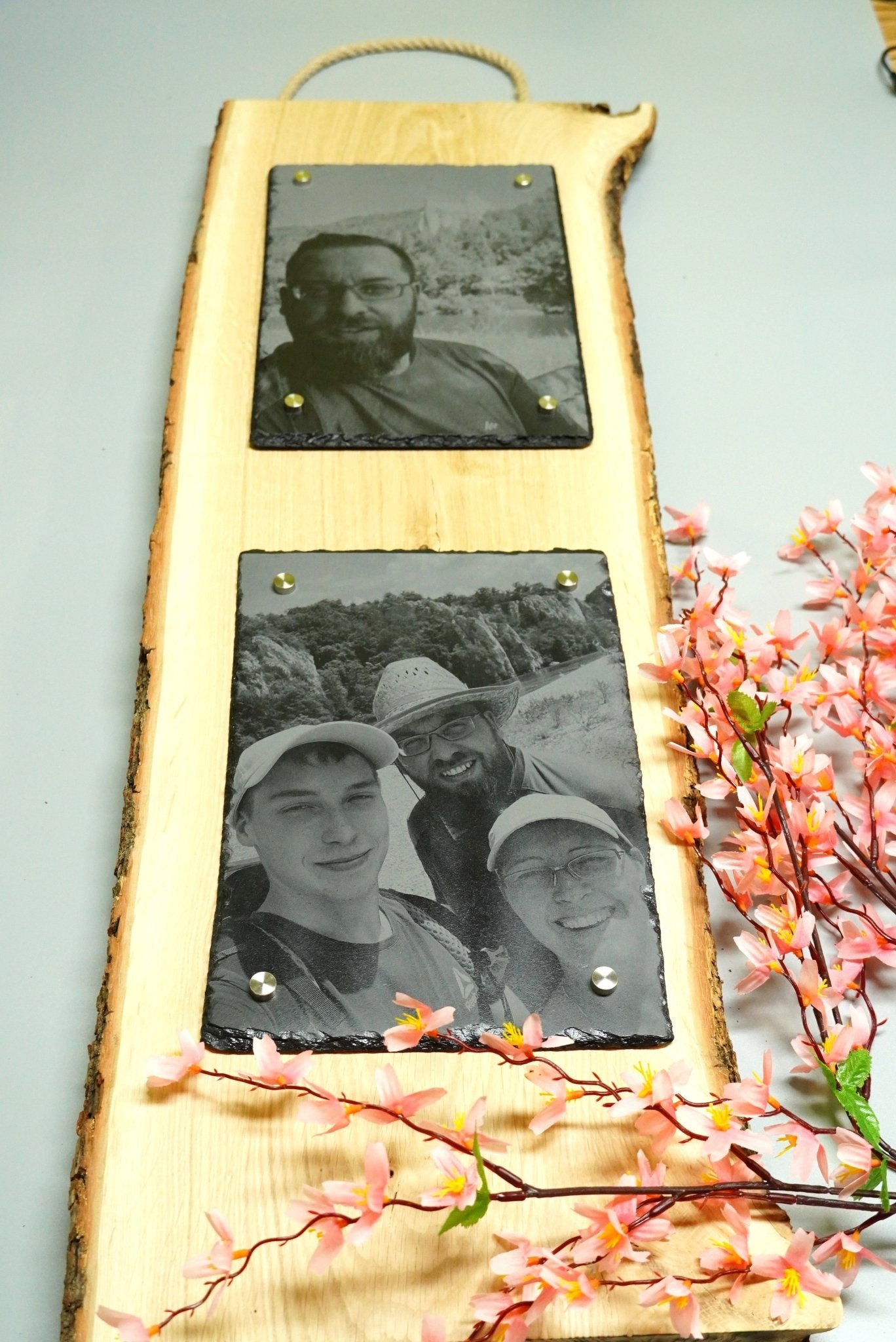 Individuelle Fotogravur auf Schieferplatte ca. 2 x 20*30 cm mit rustikaler Holzschwarte hochkant – Dein Foto als Kunstwerk - RJC - Circle