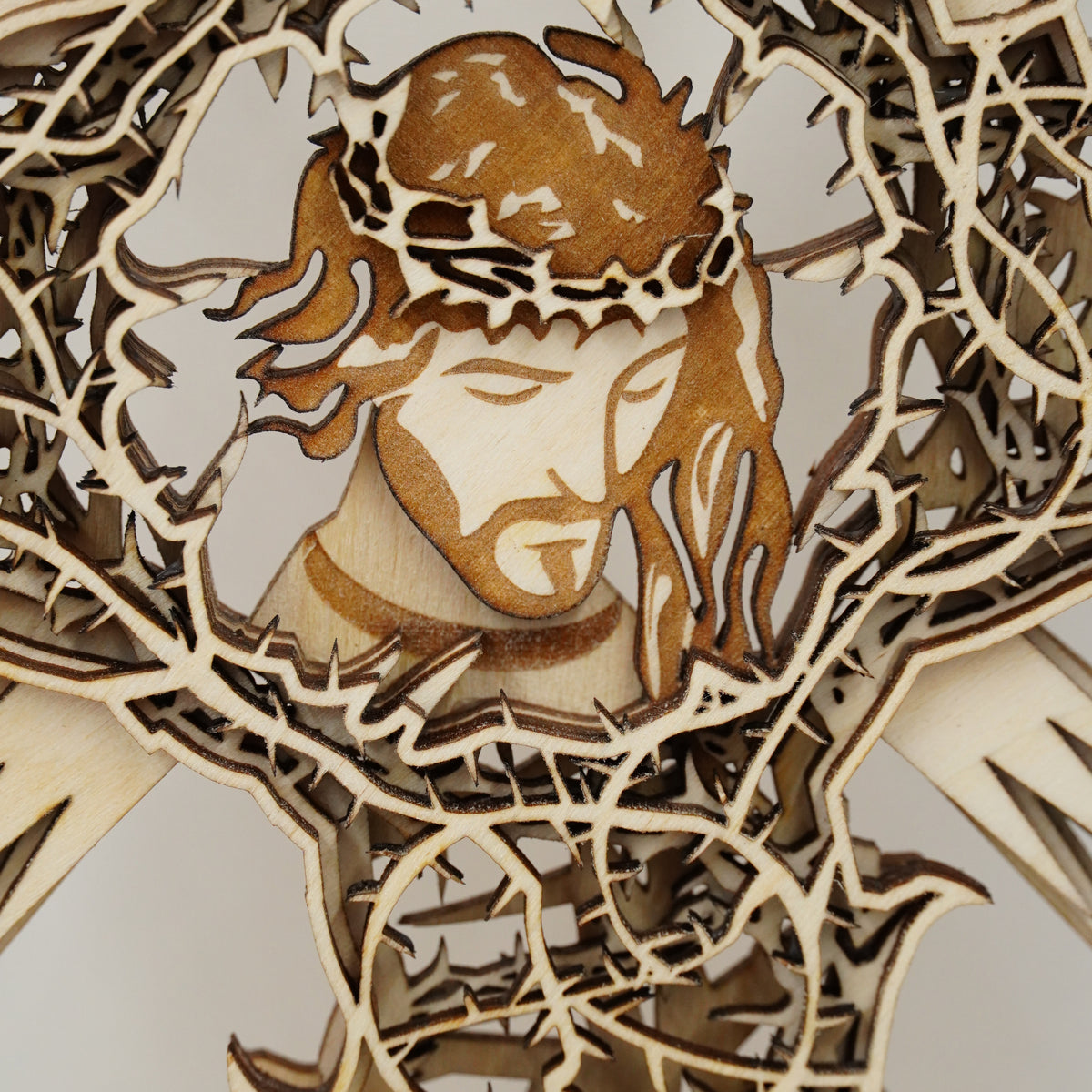 Kreuz Jesus mit Dornenoptik, mehrschichtig 3D Effekt - personalisierbar