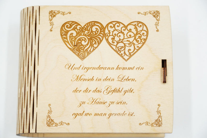 personalisierbare Geschenkbox mit Verschluss aus Holz für Hochzeit