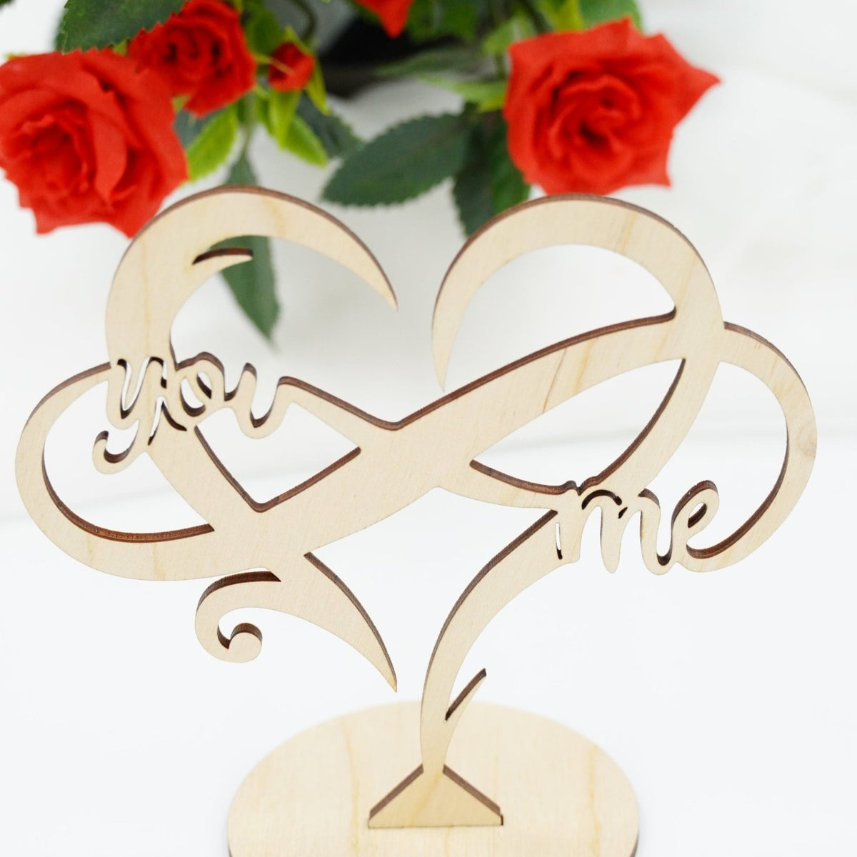Personalisierbarer Hochzeit-Aufsteller aus Holz mit Unendlichkeitszeichen, Herz und Gravur
