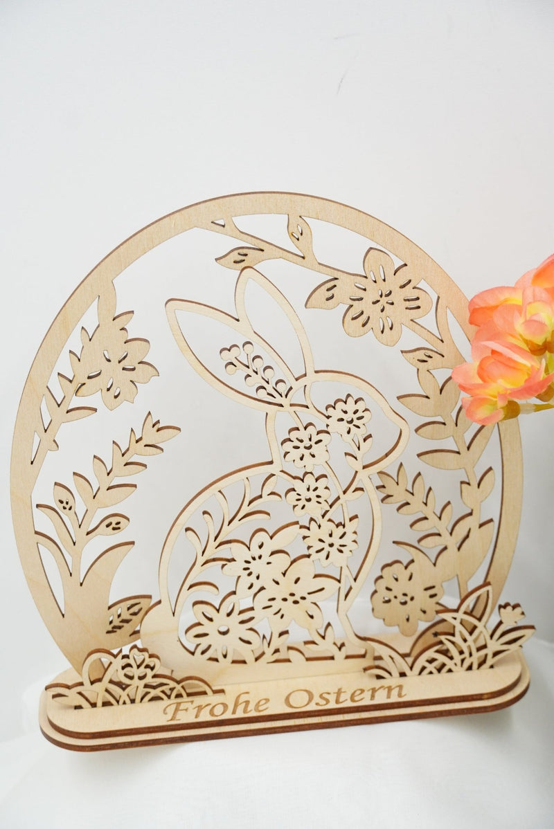 3D Osterhase Aufsteller aus Birken-/Lindensperrholz mit Pflanzenrahmen, Lasergravur, gefertigt in Niederbayern