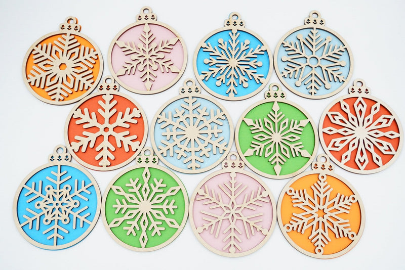 Schneeflocken-Holzanhänger Weihnachtsdekoration aus Birken-/Lindensperrholz, lokal gefertigt in Niederbayern