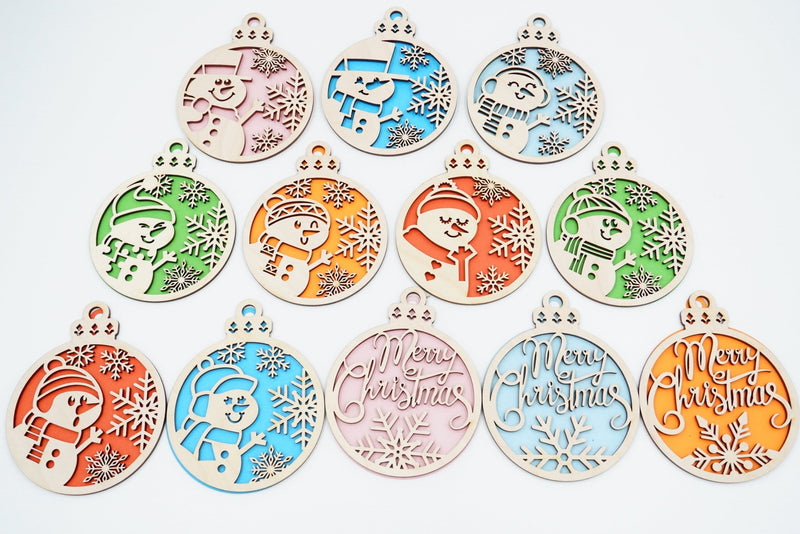 Weihnachtsschmuck Schneemann aus Holz mit Laserschnitt, gefertigt in Niederbayern