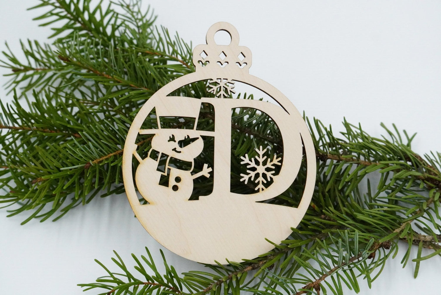 Christbaumschmuck "Schneemann" Buchstabe A bis M - personalisiert - RJC - Circle