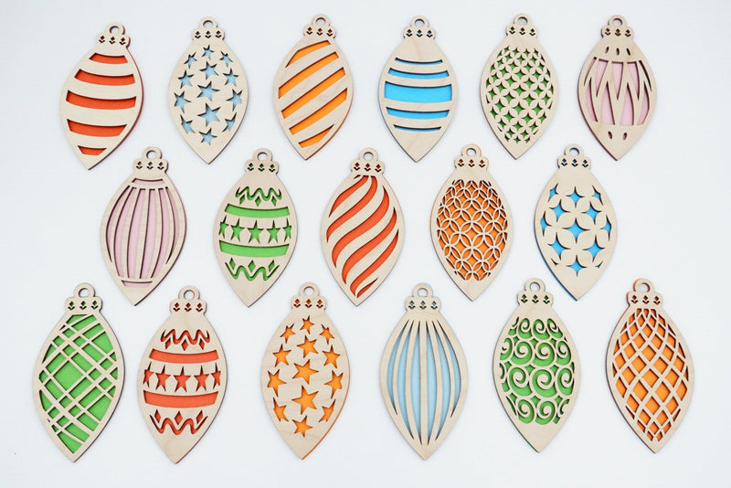 Holz-Weihnachtsschmuck Zapfen mit Lasergravur, gefertigt in Niederbayern, verschiedene Designs und Farben