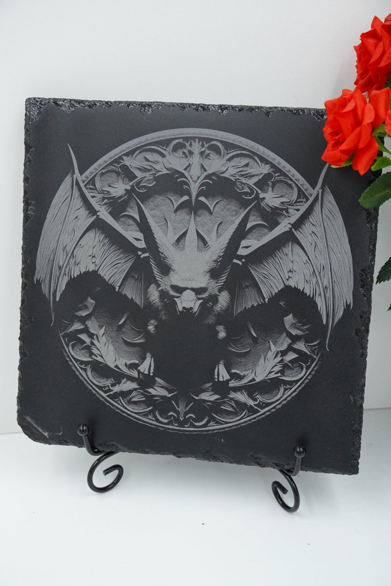 Fledermaus Schieferplatte mit Lasergravur, personalisierte Halloween-Deko, gefertigt in Niederbayern, Made in Germany