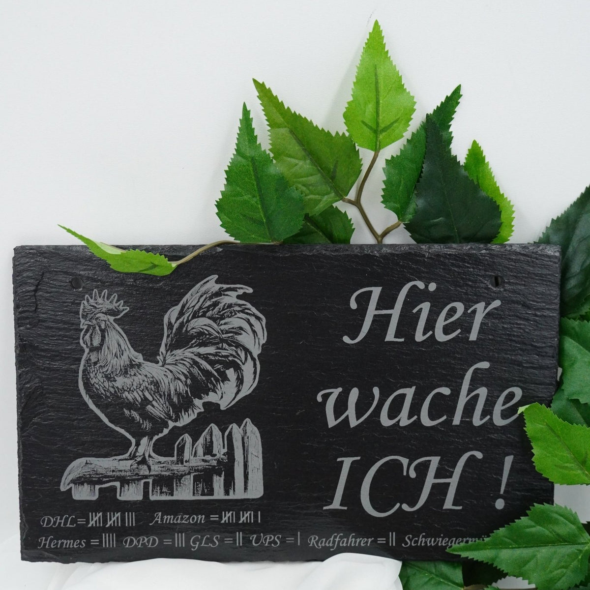 „Hier wache ich“ Schieferschild mit Gravur – Haustier Türschild für Humormenschen - RJC - Circle