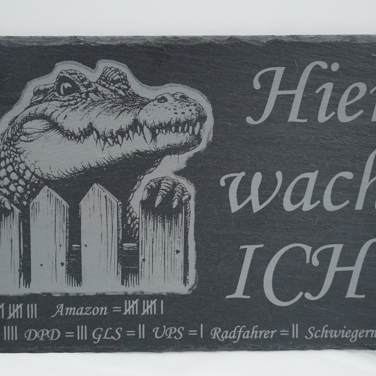 „Hier wache ich“ Schieferschild mit Gravur – Haustier Türschild für Humormenschen - RJC - Circle