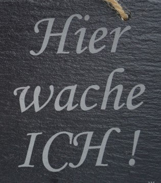 „Hier wache ich“ Schieferschild mit Gravur – Haustier Türschild für Hundehalter - RJC - Circle
