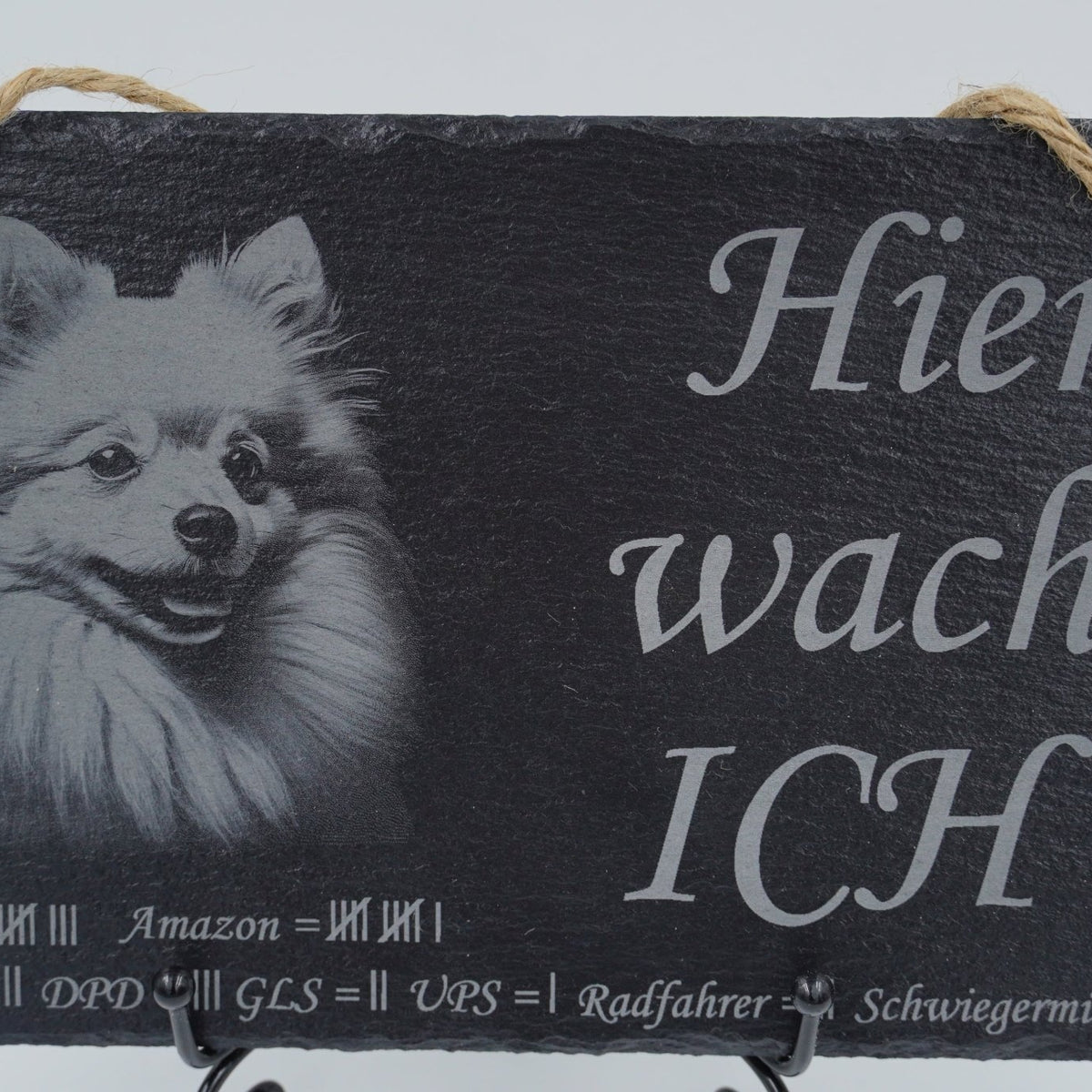 „Hier wache ich“ Schieferschild mit Gravur – Haustier Türschild für Hundehalter - RJC - Circle