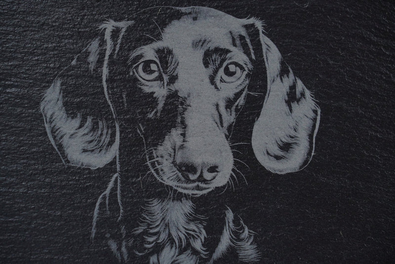 „Hier wache ich“ Schieferschild mit Gravur – Haustier Türschild für Hundehalter - RJC - Circle