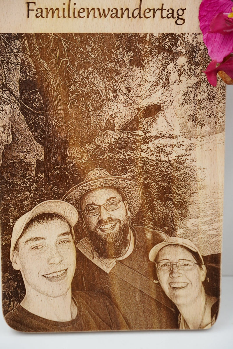 Ihre Fotogravur personalisiert auf Buchenholzbrett - Geburtstag - RJC - Circle