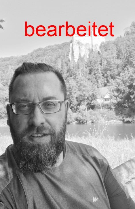 Individuelle Fotogravur auf Schieferplatte ca. 20*20 cm + 2 x 20*30 cm mit rustikaler Holzschwarte hochkant – Dein Foto als Kunstwerk - RJC - Circle