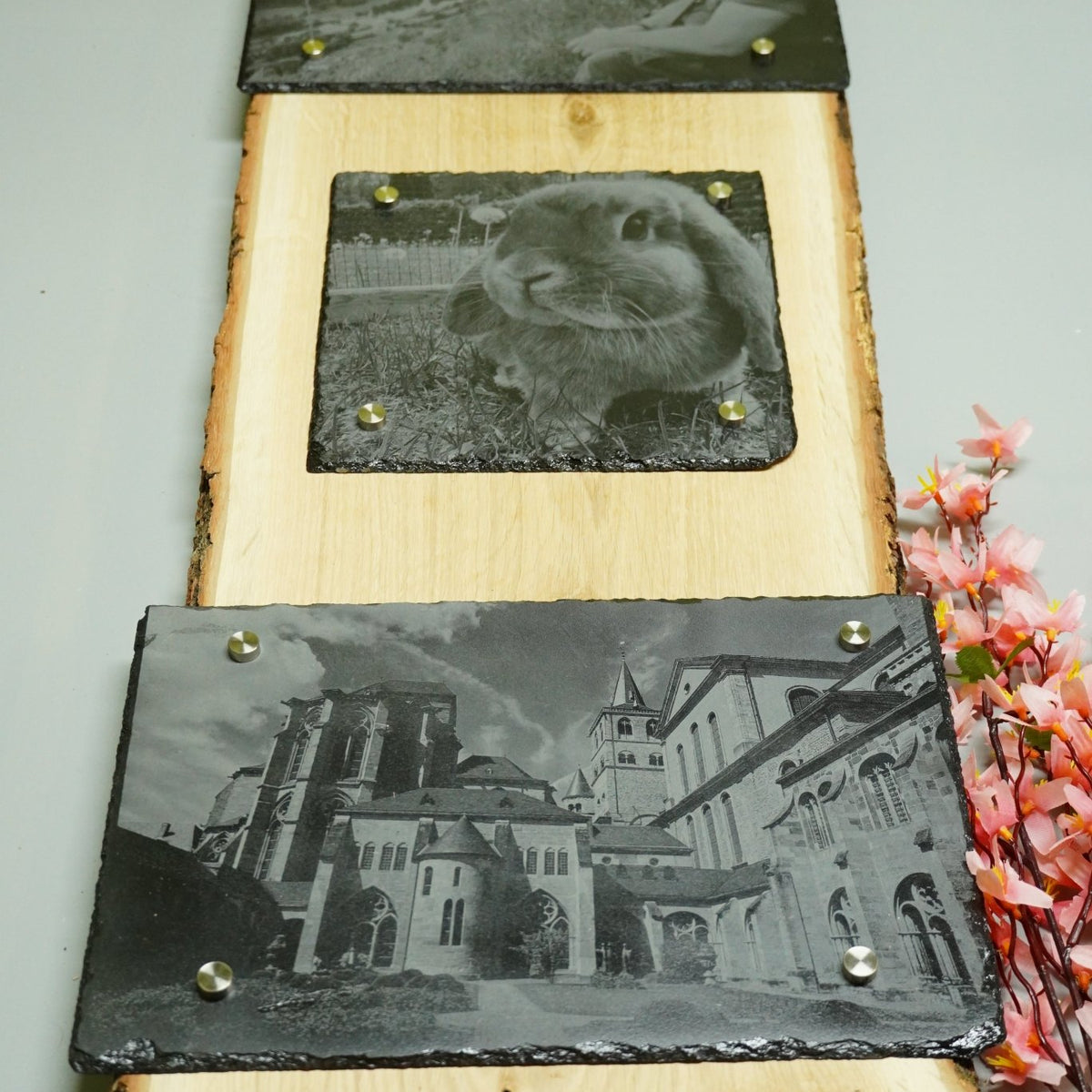 Individuelle Fotogravur auf Schieferplatte ca. 20*20 cm + 2 x 30*20 cm mit rustikaler Holzschwarte hochkant – Dein Foto als Kunstwerk - RJC - Circle