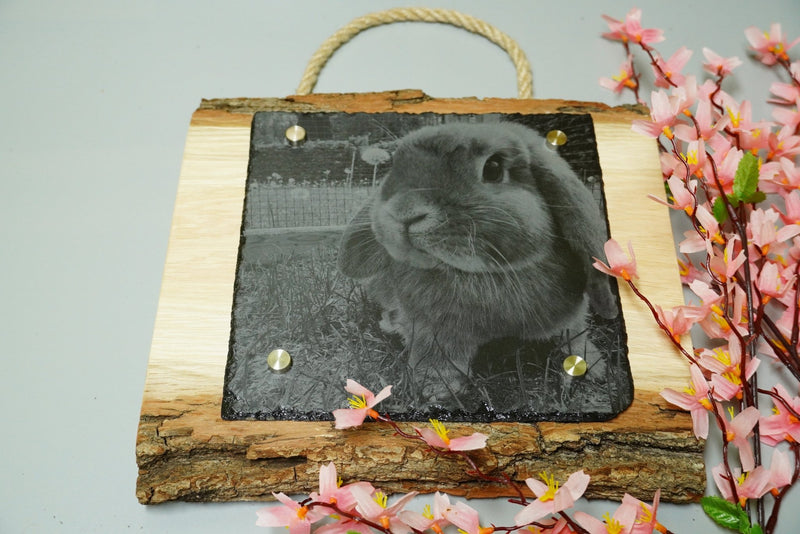 Individuelle Fotogravur auf Schieferplatte ca. 20*20 cm mit rustikaler Holzschwarte längst – Dein Foto als Kunstwerk - RJC - Circle