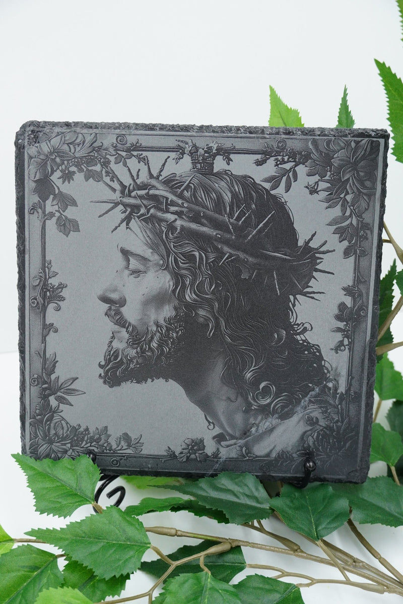 Jesus Dornenkrone Seitenportrait auf Schieferplatte – Lasergravur aus Niederbayern