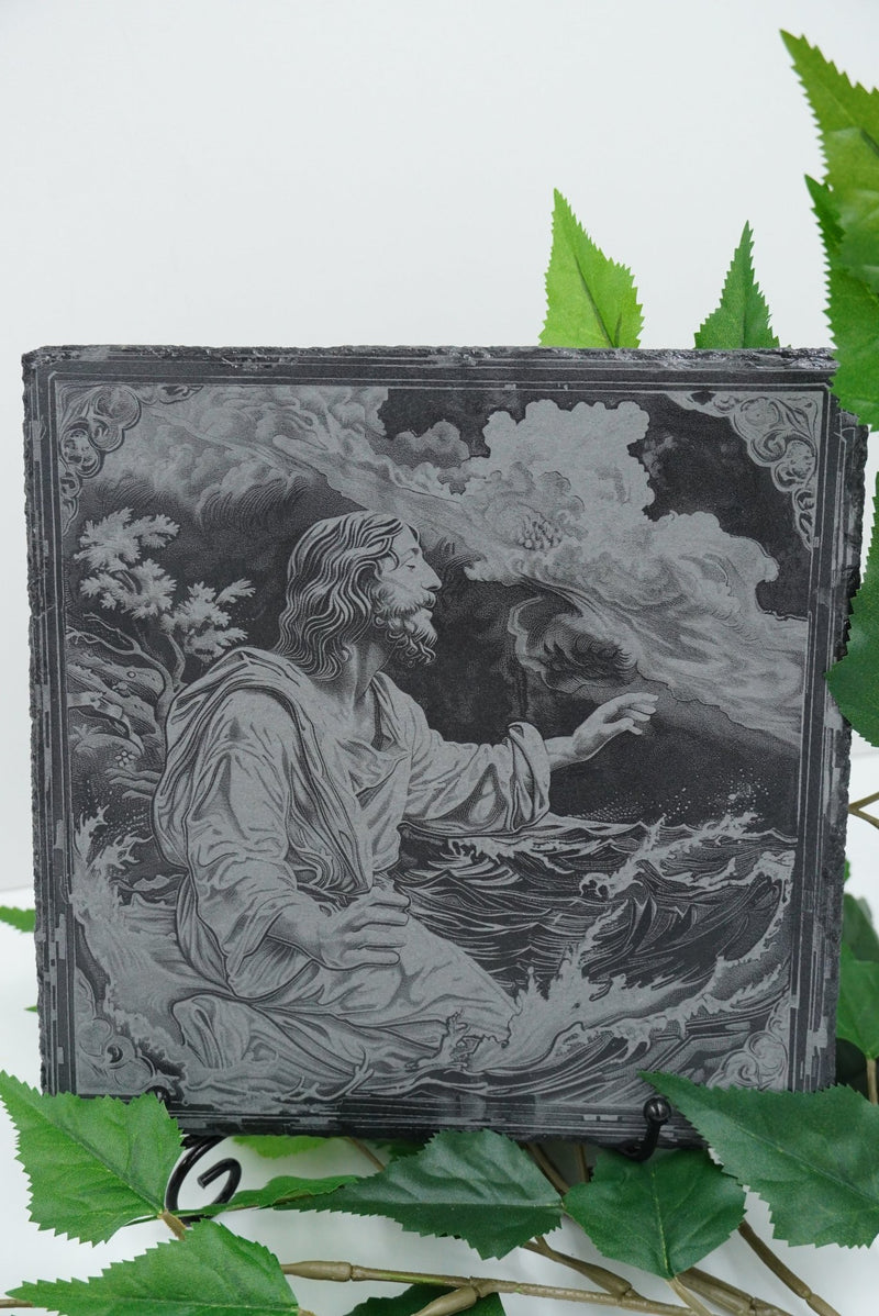 Jesus „Himmel“ – Lasergravur auf Schieferplatte aus Niederbayern