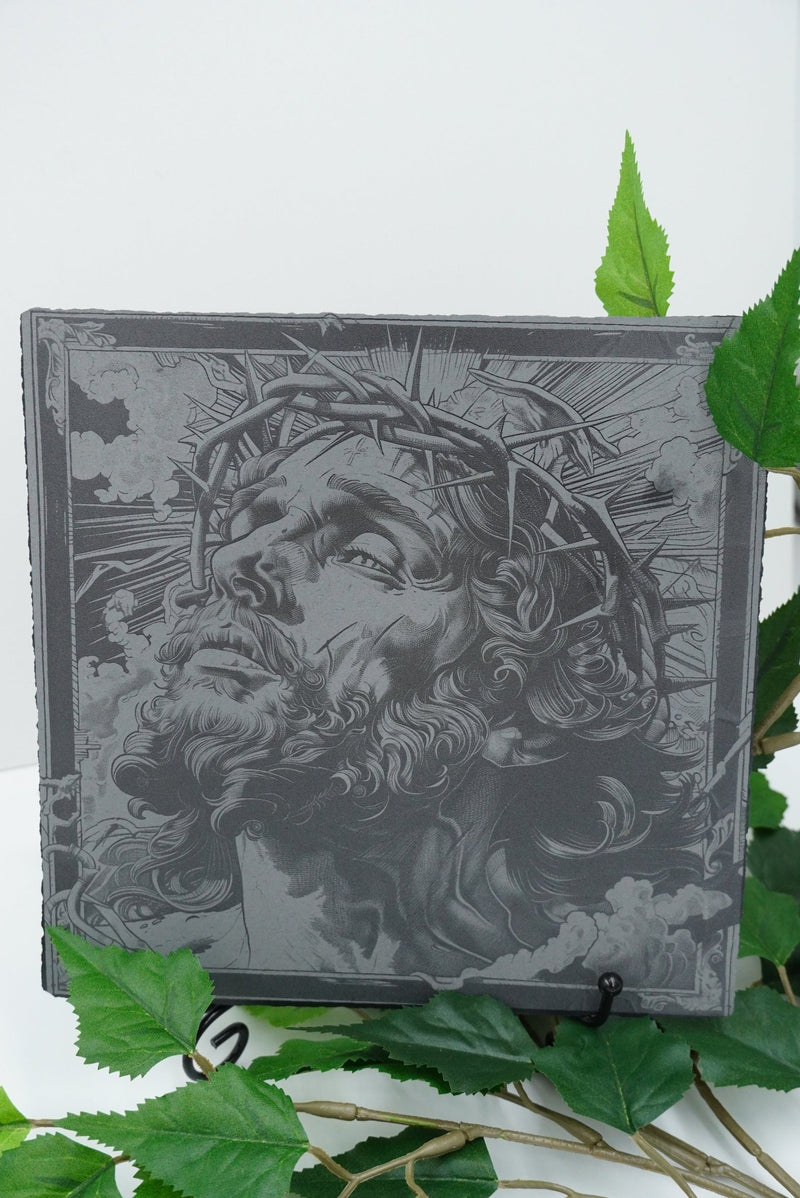 Jesus mit Dornenkrone – Lasergravur auf Schieferplatte, gefertigt in Niederbayern
