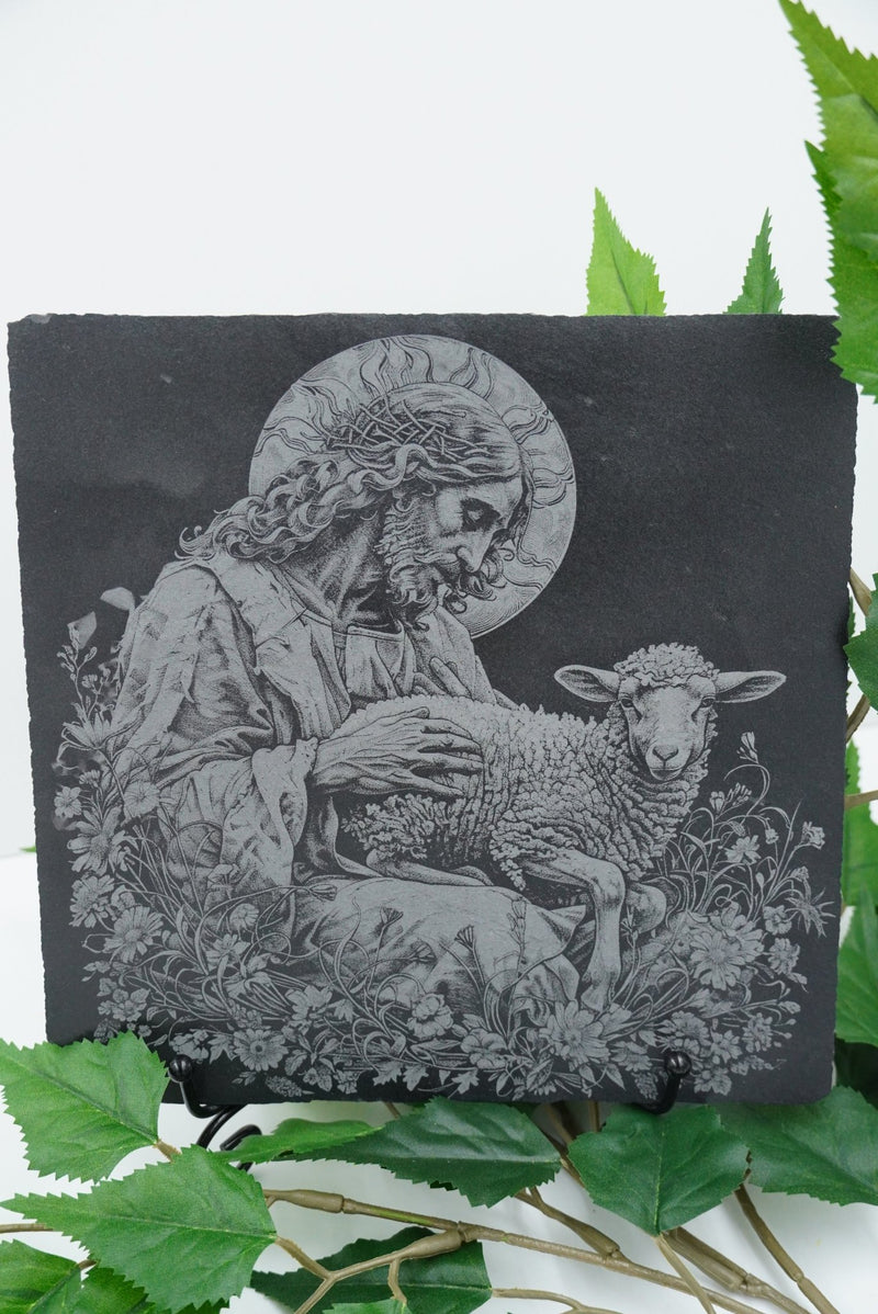 Jesusportrait mit Lamm – Lasergravur auf Schieferplatte aus Niederbayern