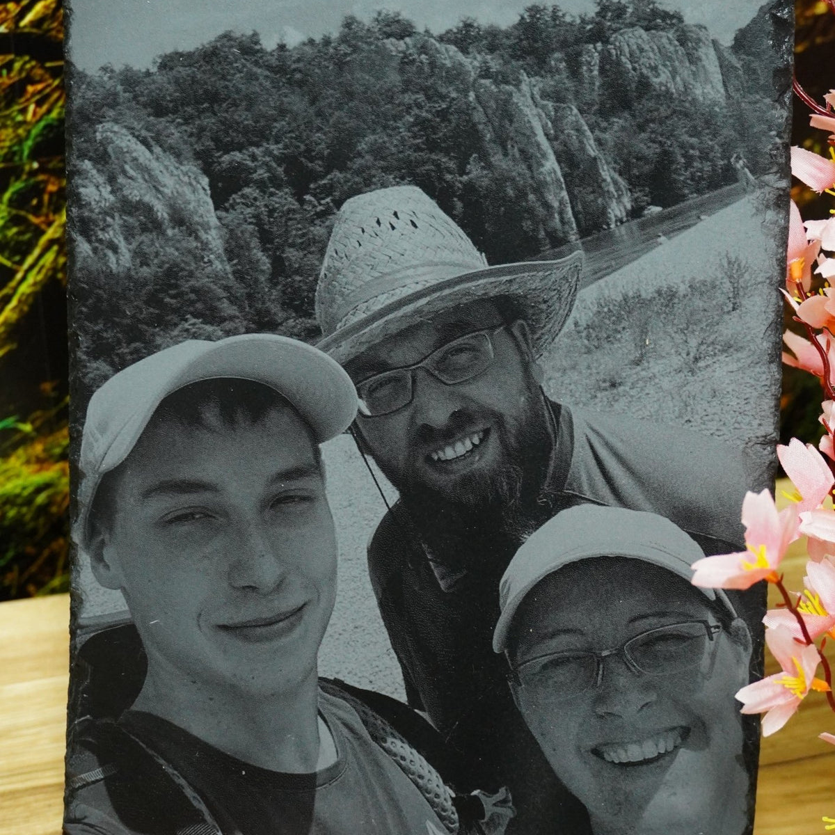 Schieferplatte mit Fotogravur & Holz–Natur trifft Erinnerung und Glück - RJC - Circle