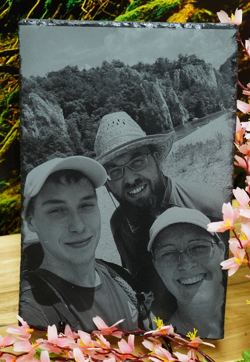Schieferplatte mit Fotogravur & Holz–Natur trifft Erinnerung und Glück - RJC - Circle