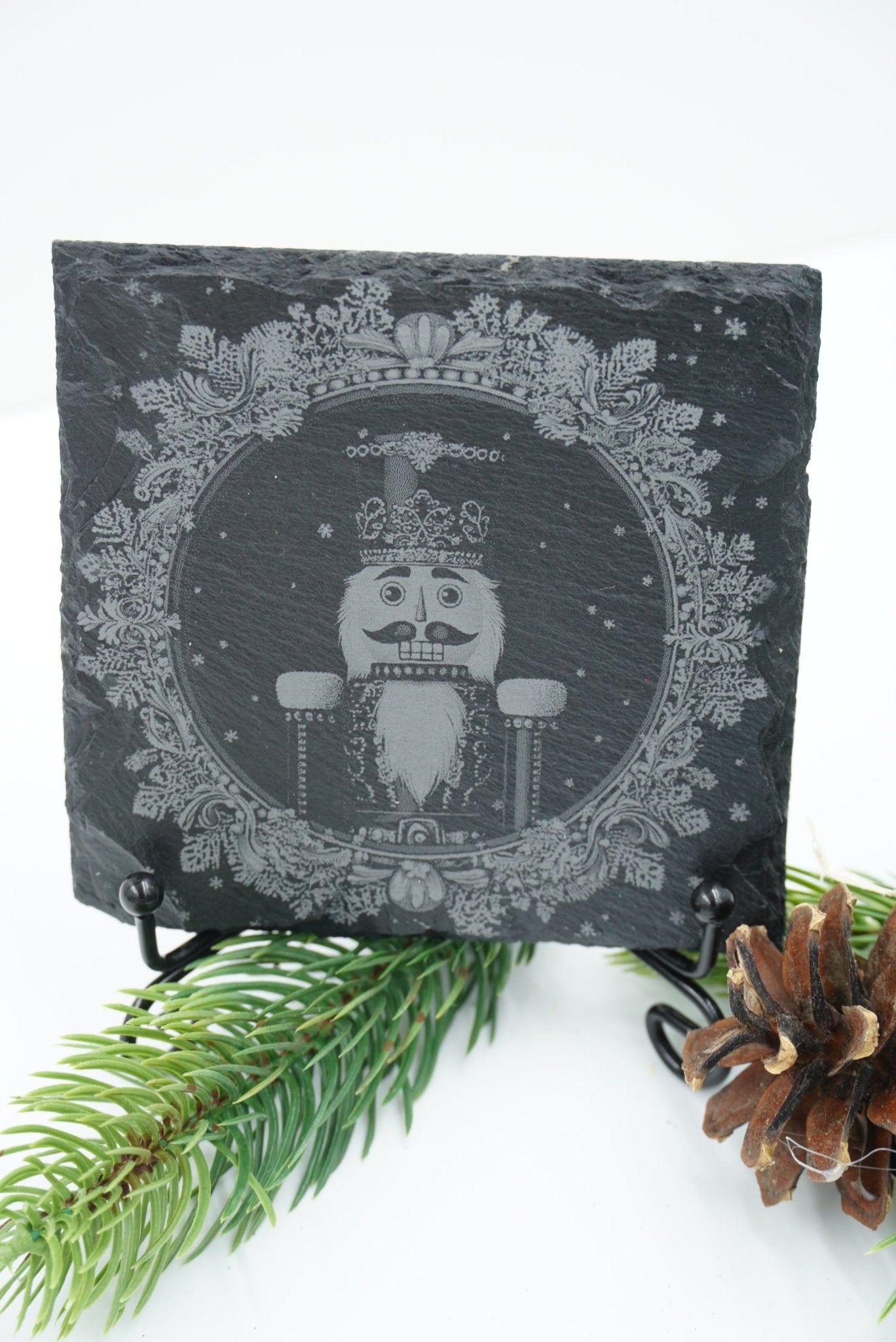 Schieferplatte "Nussknacker mit Ornament" - RJC - Circle