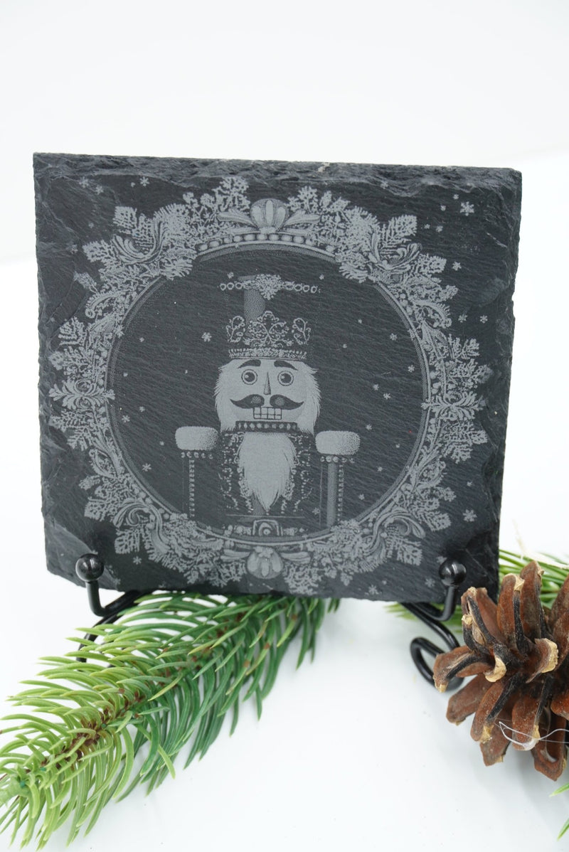 Schieferplatte Nussknacker Ornament handgraviert, regional gefertigt in Niederbayern