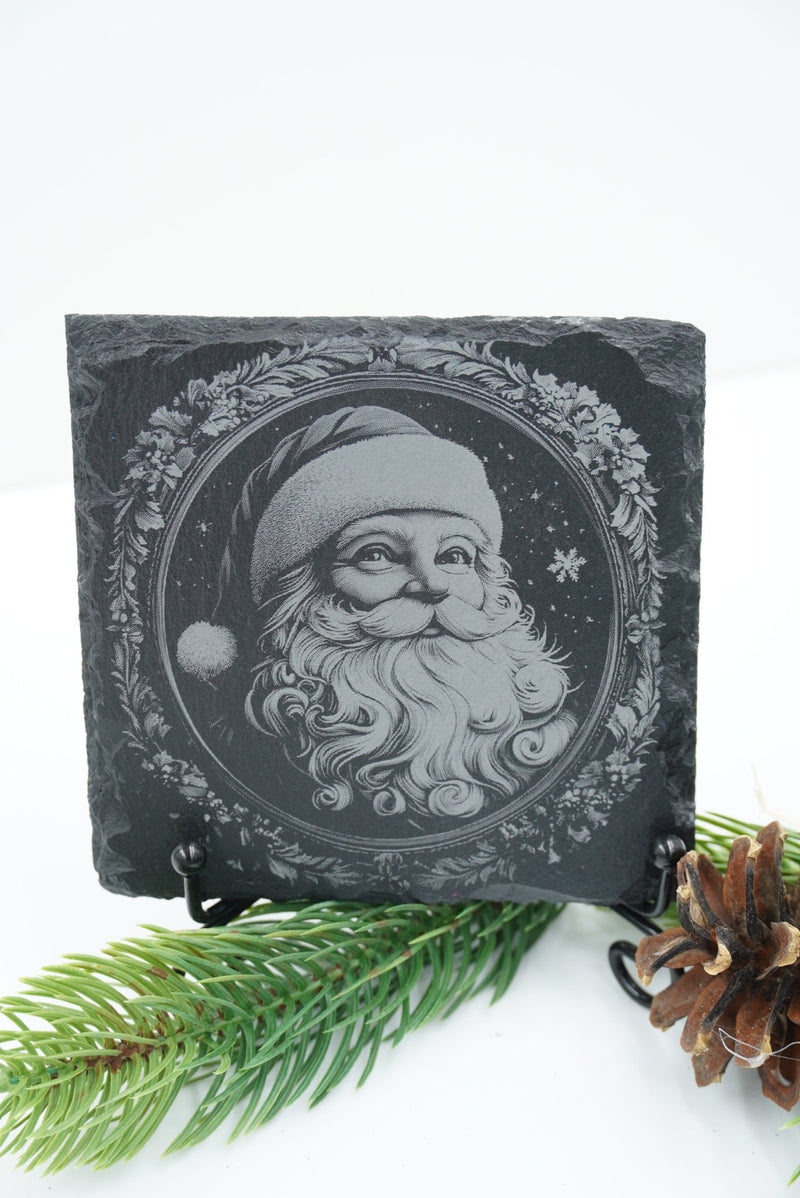 Schieferplatte Weihnachtsmann mit Kreisornament, Lasergravur, lokal gefertigt in Niederbayern