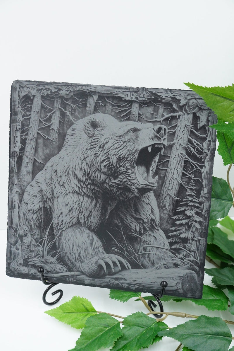 Schieferplatte „Bär“ mit personalisierbarer Lasergravur, handgefertigt in Niederbayern