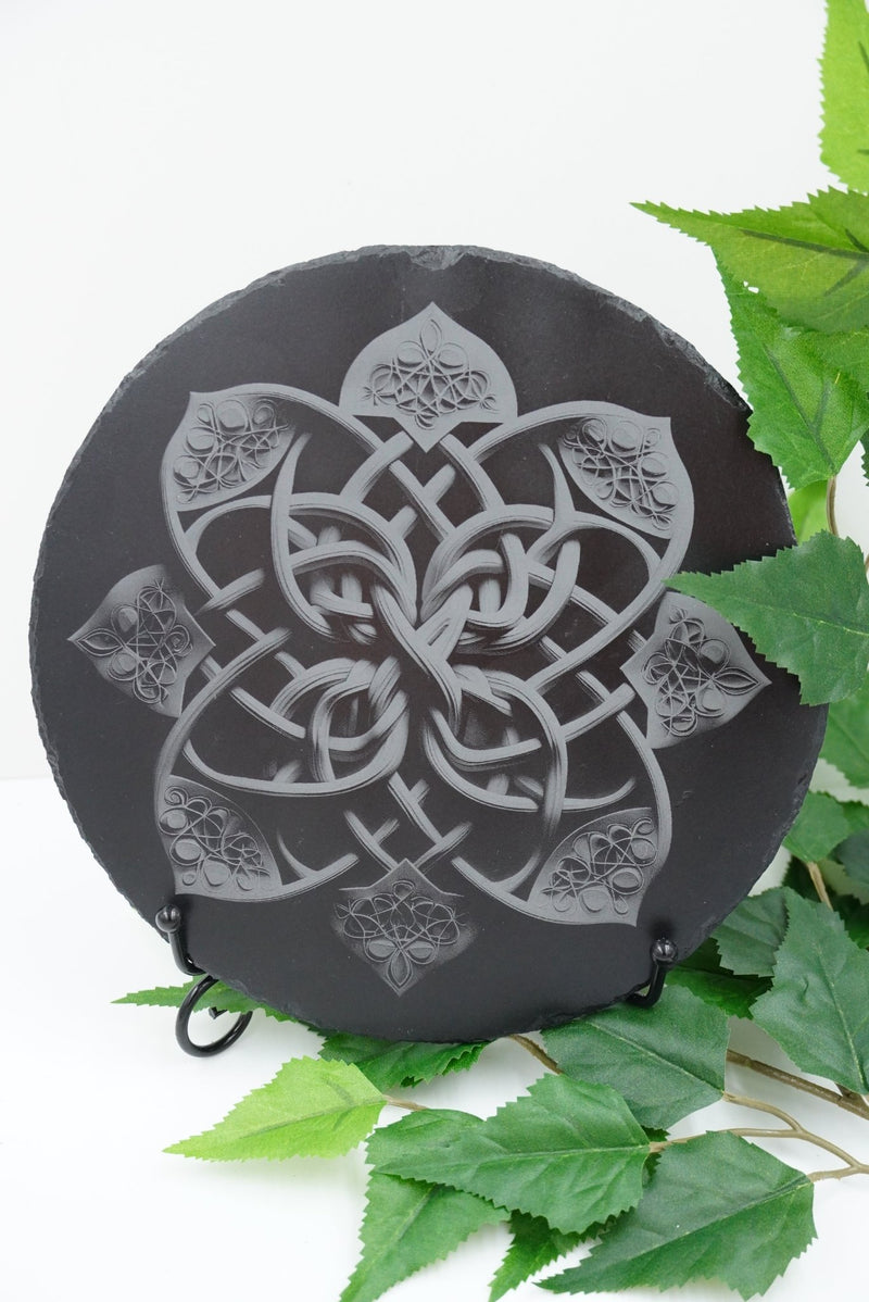 Schiefer-Untersetzer mit Vikings-Blumenmotiv und Gravur, handgefertigt in Niederbayern